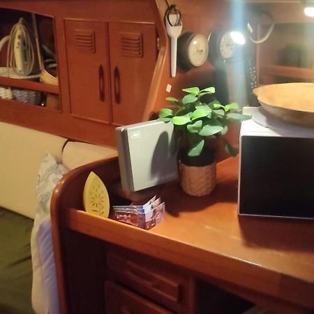 Boat-Apartamento Flotante Cadiz.. La Juanita Arroyo מראה חיצוני תמונה