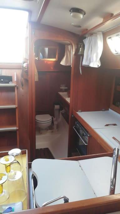Boat-Apartamento Flotante Cadiz.. La Juanita Arroyo מראה חיצוני תמונה