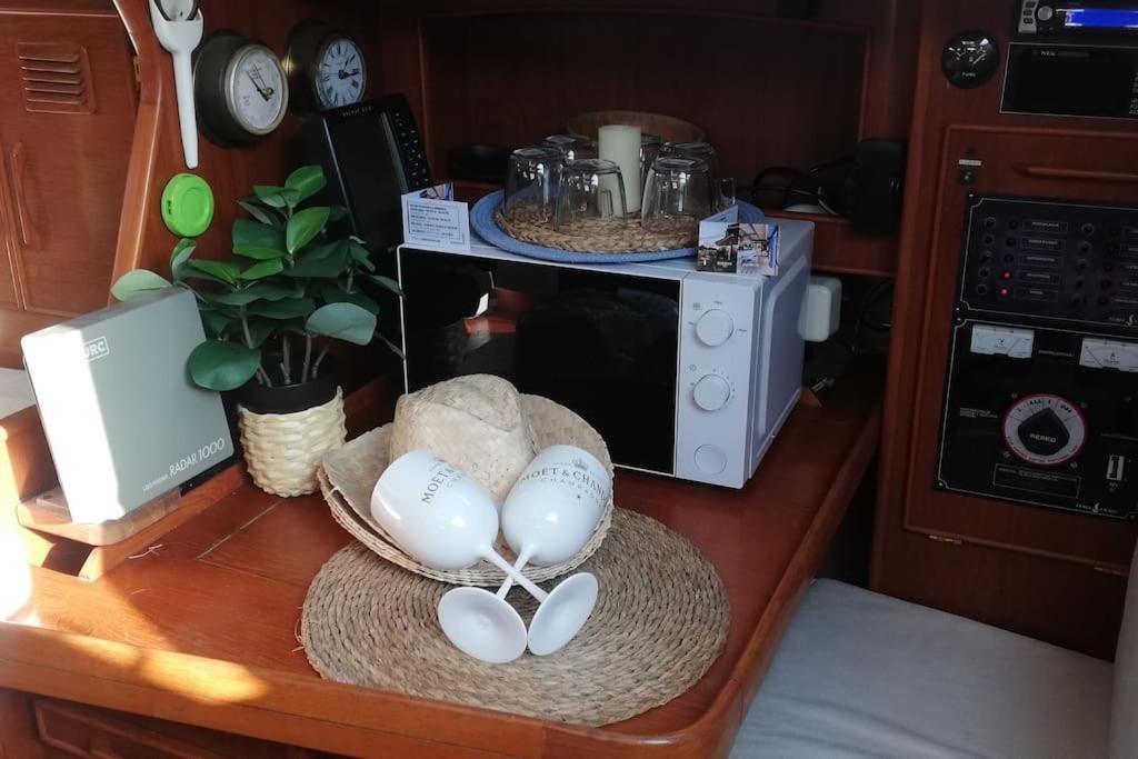 Boat-Apartamento Flotante Cadiz.. La Juanita Arroyo מראה חיצוני תמונה
